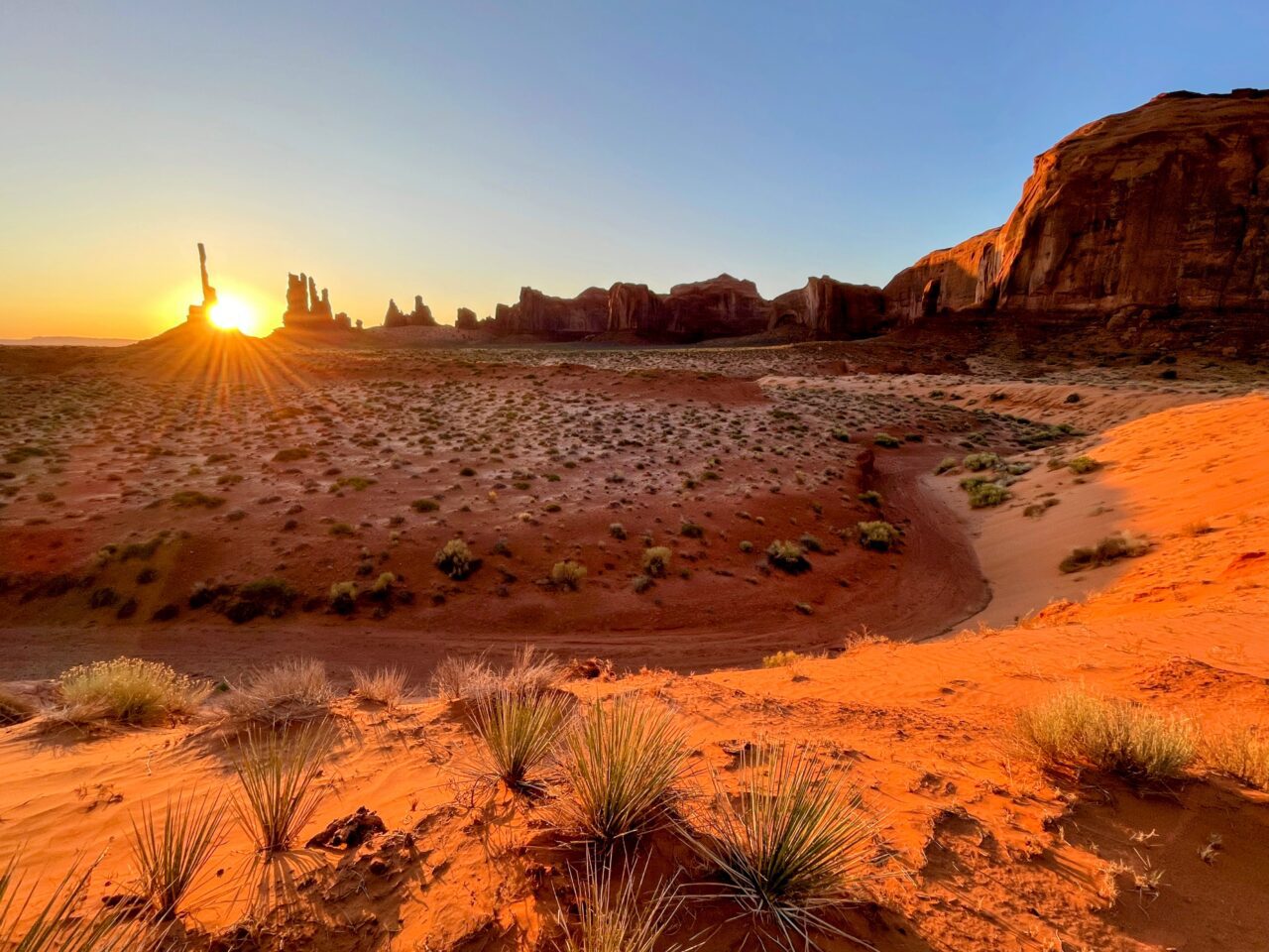 monument_valley_sunrise_hike_