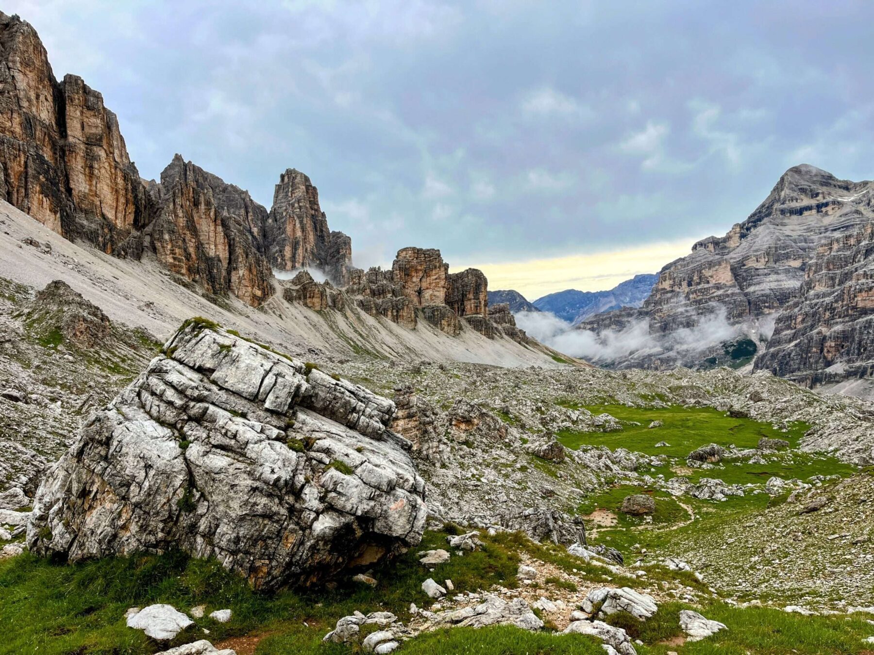wanderung_dolomiten_hoehenweg_1_etappe_4_rifugio_lagazuoi_rifugio_cinque_torri_
