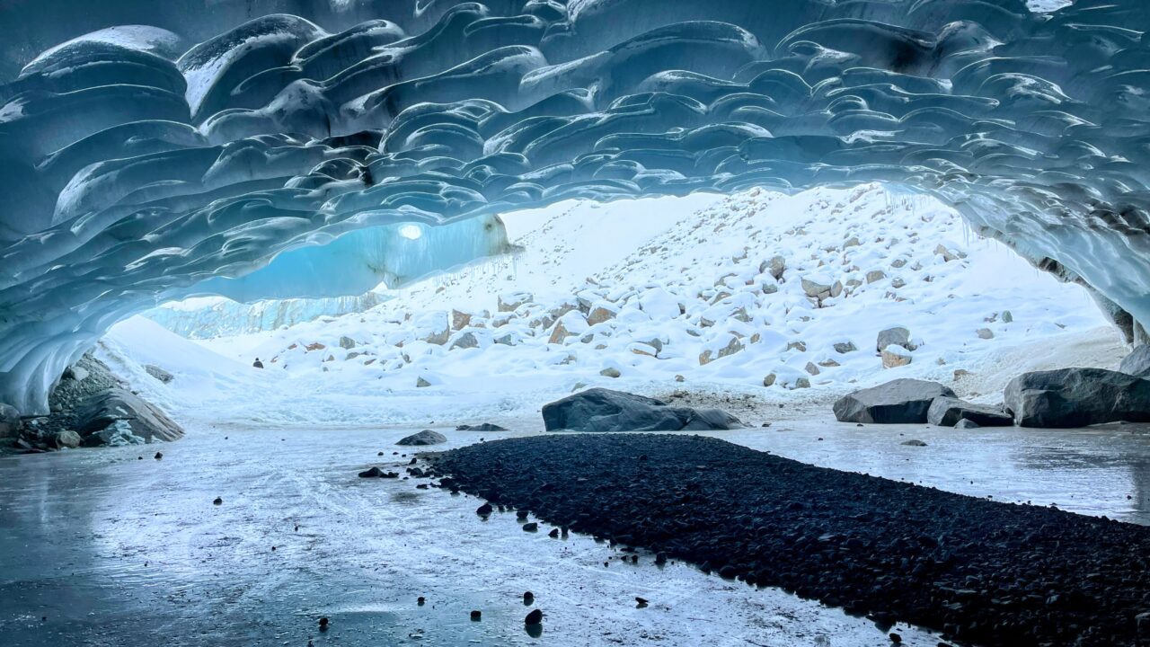 schneeschuhwanderung_gletscherhoehle_morteratschgletscher_