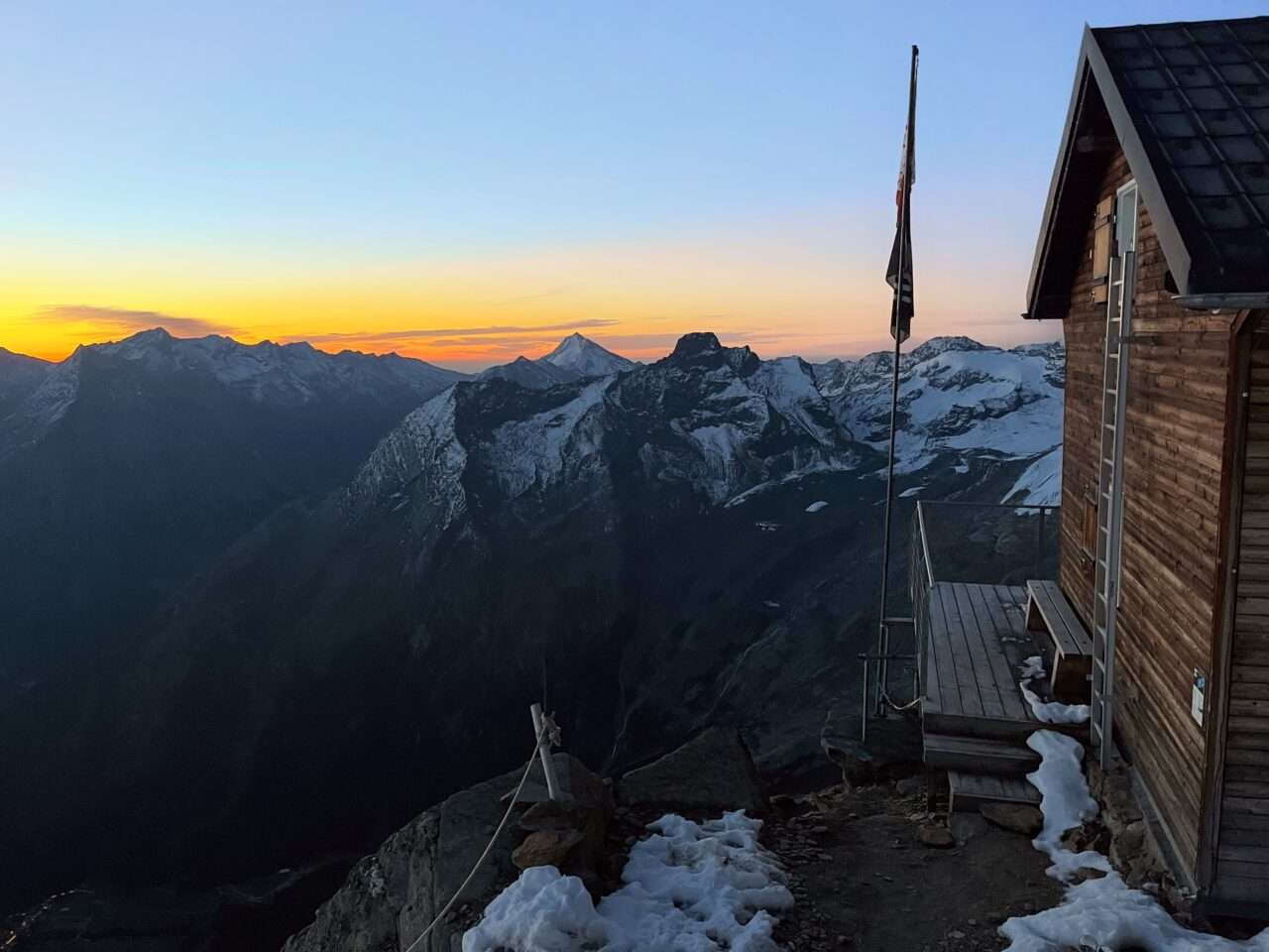 wanderung_saaser_huettentour_tag_4_mischabelhuette_saas_fee_