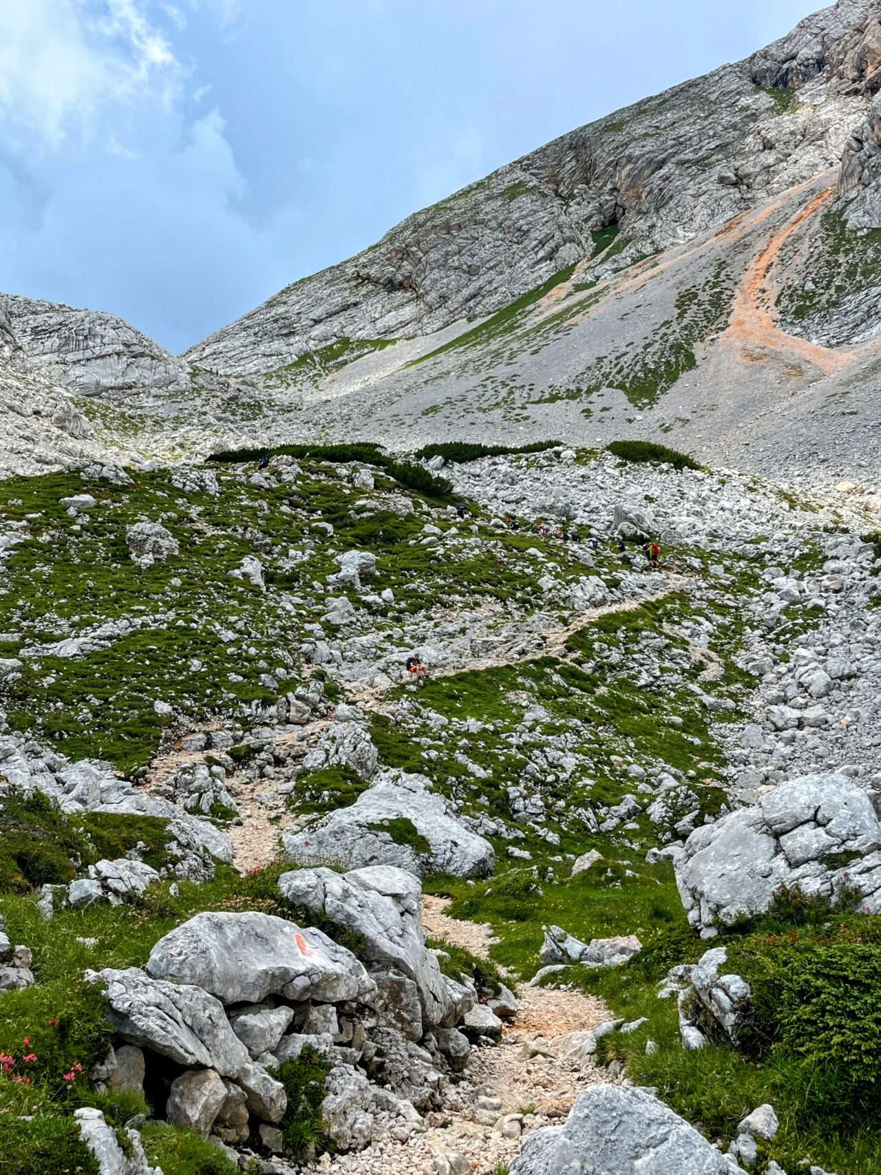 wanderung_dolomiten_hoehenweg_1_etappe_1_pragser_wildsee_rifugio_sennes_