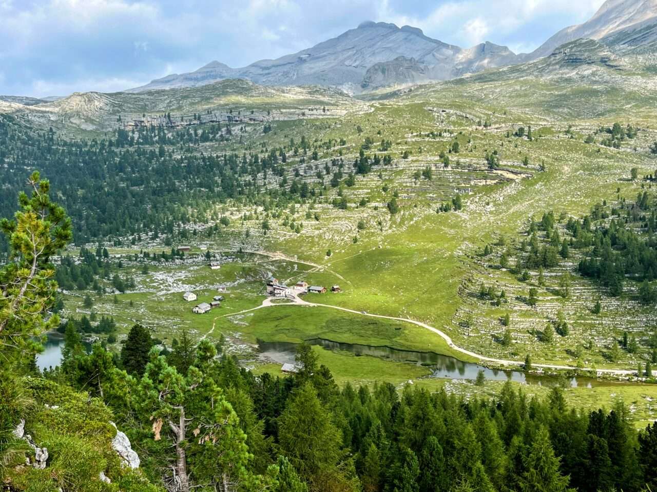 wanderung_dolomiten_hoehenweg_1_etappe_3_rifugio_lavarella_rifugio_lagazuoi_