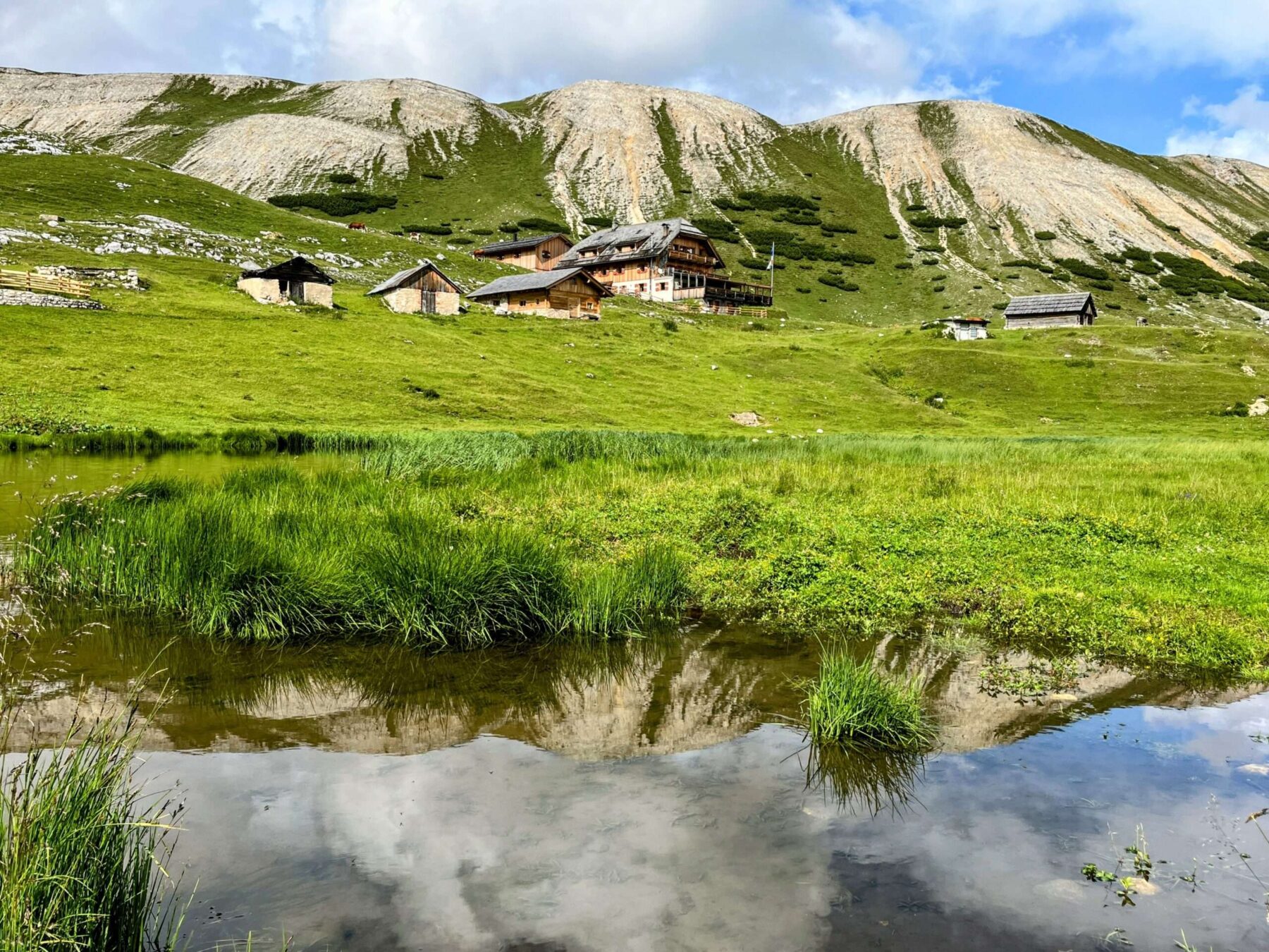 wanderung_dolomiten_hoehenweg_1_etappe_1_pragser_wildsee_rifugio_sennes_