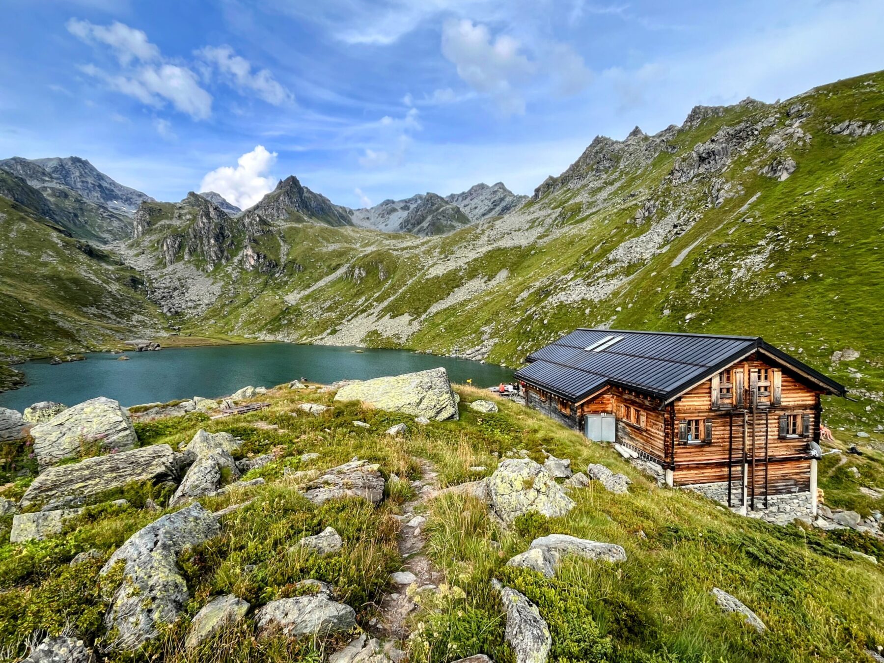 wanderung_alpenpaesseweg_etappe_29_cabane_de_prafleuri_cabane_de_louvie_